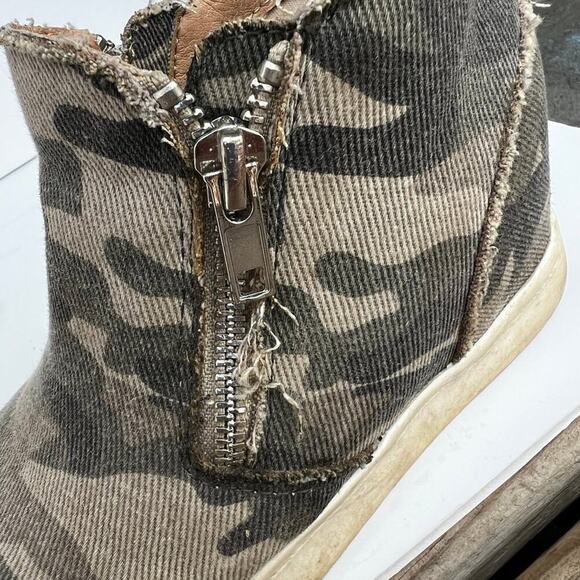 girls size 13 shoes camo print 2 zippers, distressed - Picture 2 of 5
